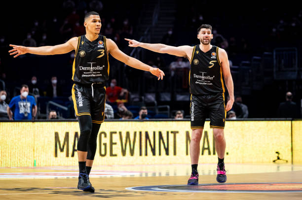 防线在中场 防线在中场